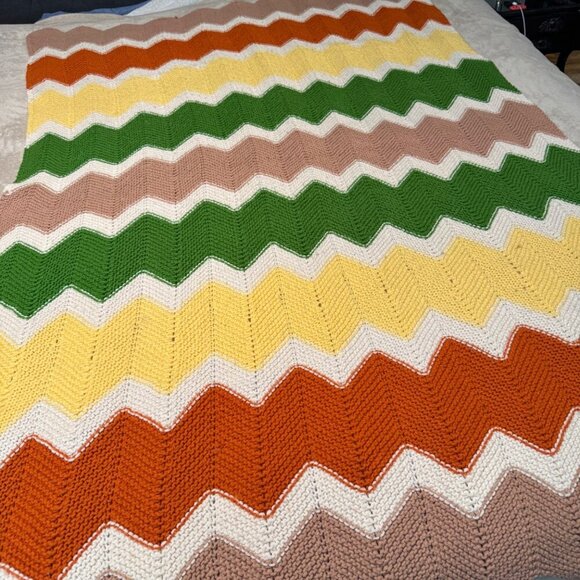 Vintage Crochet Blanket throw Chevron wavy Pattern fall rust yellow green - Picture 5 of 6
